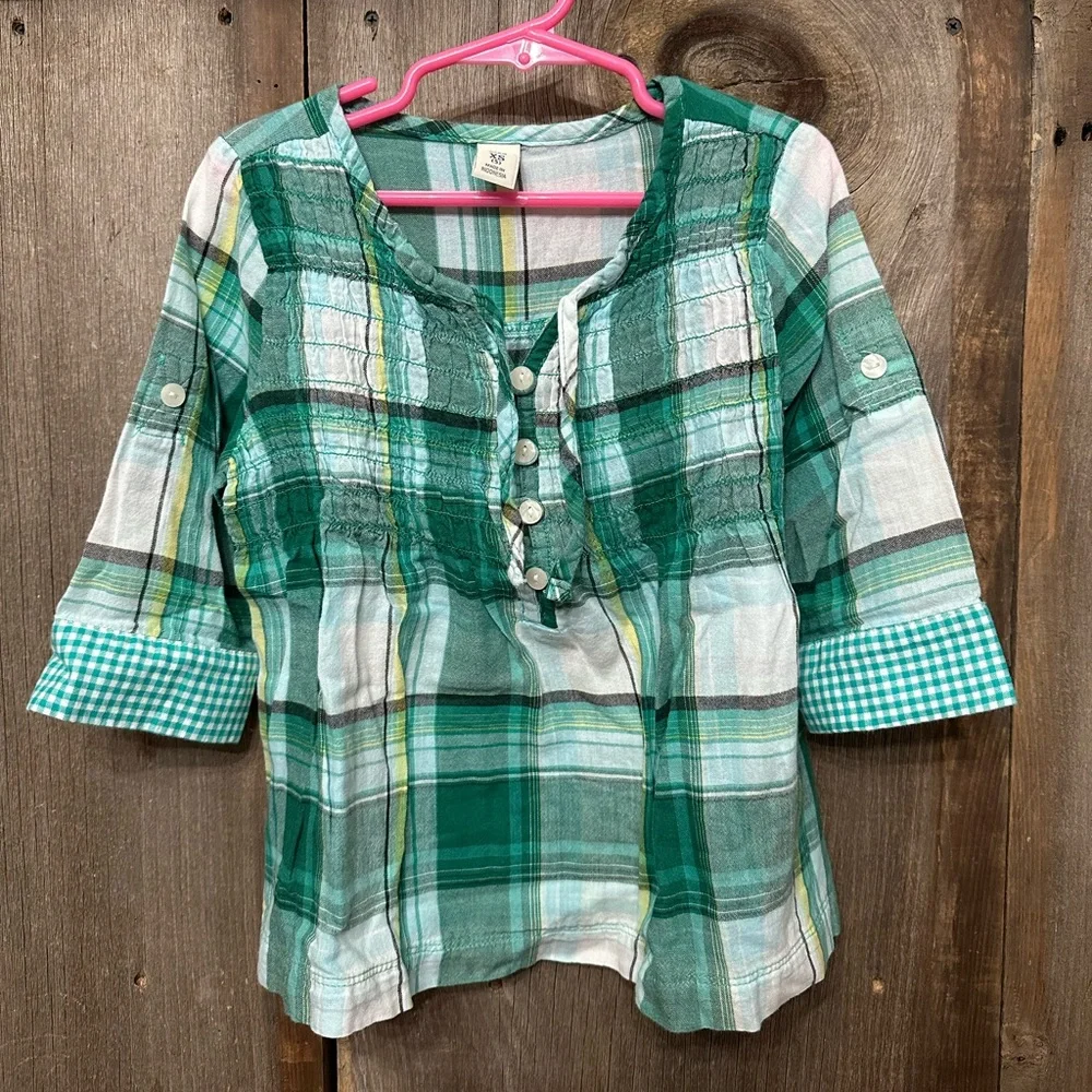 2010 Old Navy Plaid Smocked Boho Blouse in Green Size XS 5 Girls
